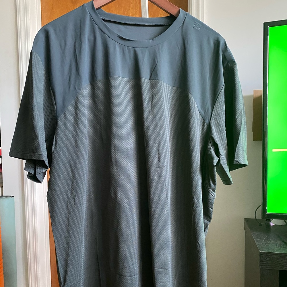 Lululemon training silverescent tee XL